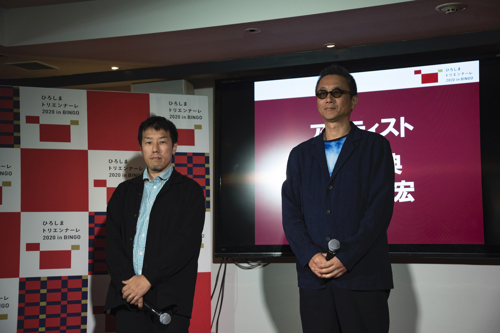 記者会見に参加したアーティストの岩崎貴宏氏と柳幸典氏