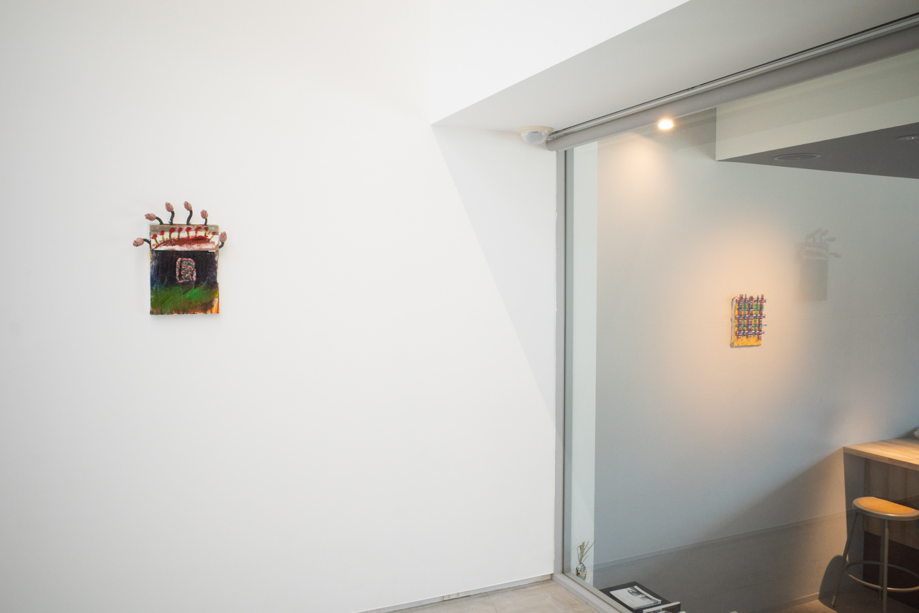 展示風景〜右手がカフェコーナー