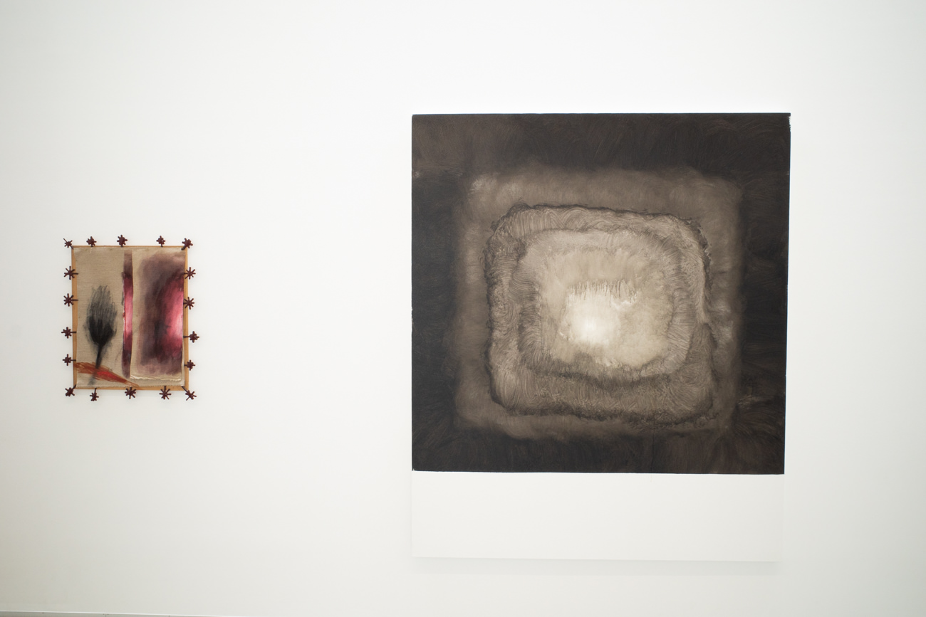 右：《柔軟なコスモス》 Oil on Canvas 1940×1620mm 2019年