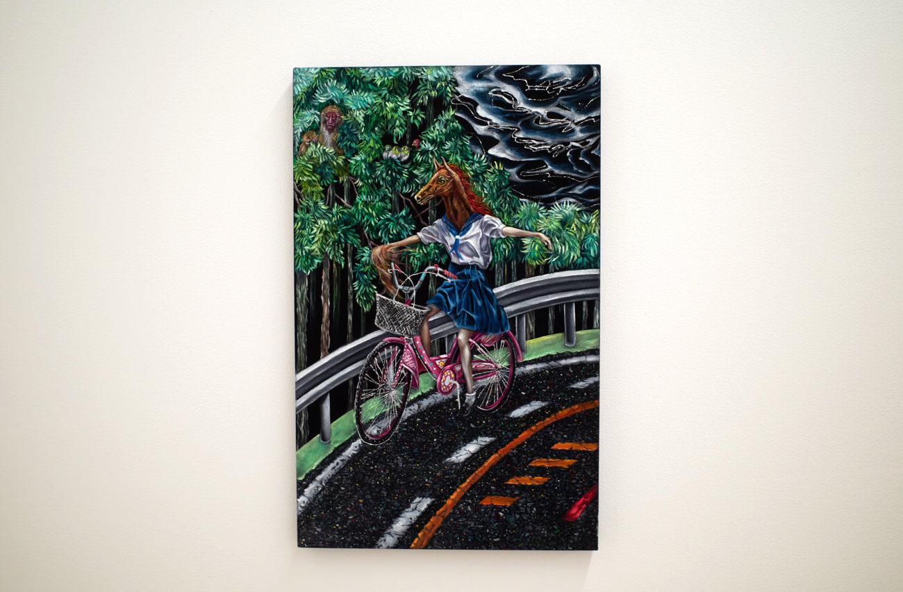 谷原菜摘子《オシラサマ》 54.3cm×33.3cm 2019年