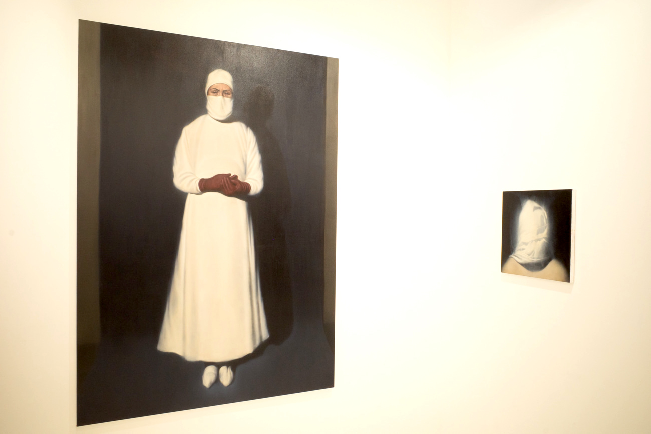 左：Ken Currie《Gown》Oil on canvas 2018年 右：Ken Currie《Study (Lazarus)》Oil on canvas 2018年 ＠FLOWER