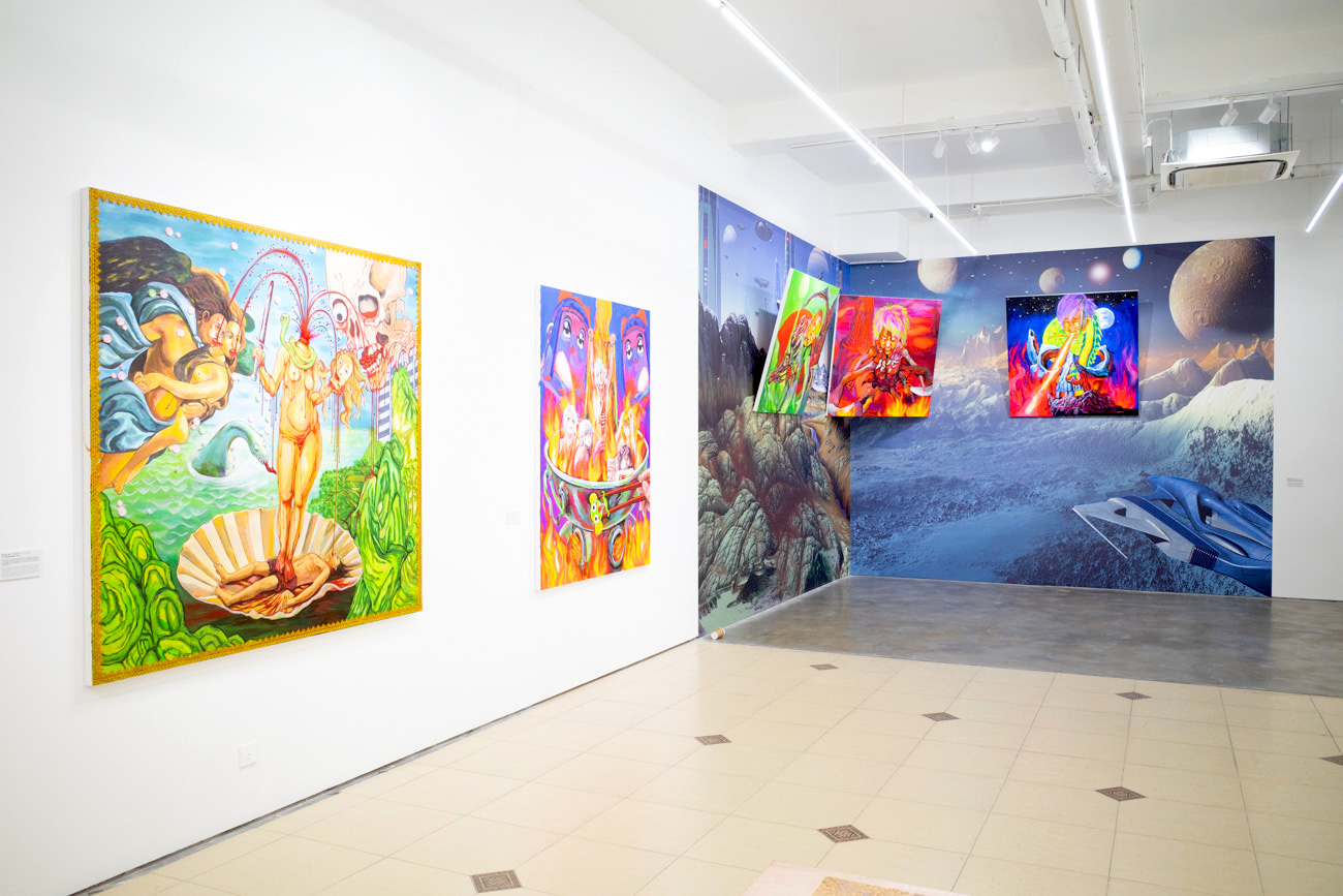 展示風景〜手前《A (Blood) Thirst Trap》 2019 Acrylic on canvas, mixed media 180×173cm
