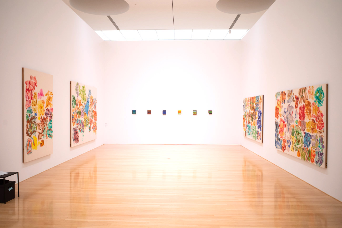 大小の作品が混在して展示されていました。