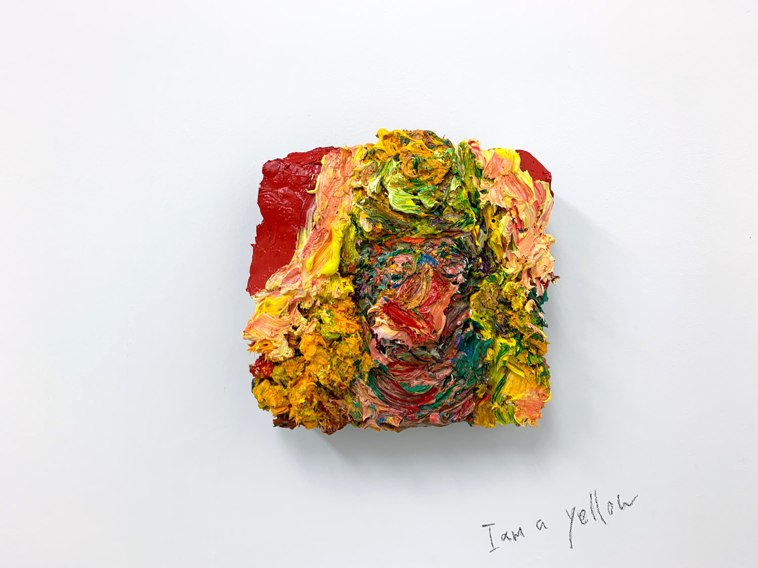 水戸部七絵≪I am a yellow≫ 2019 年、鉄製パネルに油彩 22×25×8cm