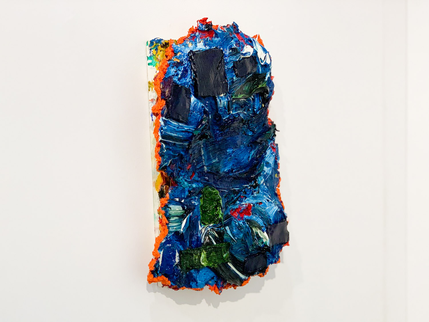 ≪Untitled（kevukusa）≫ ※斜め横から撮影