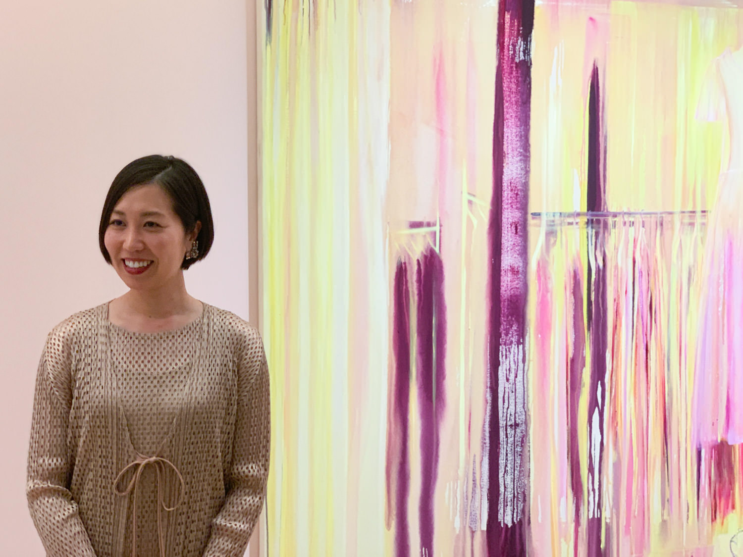 洋服が大好きで学生時代にアルバイトでアパレル店に勤めるなど、作品の背景を語ってくれました。