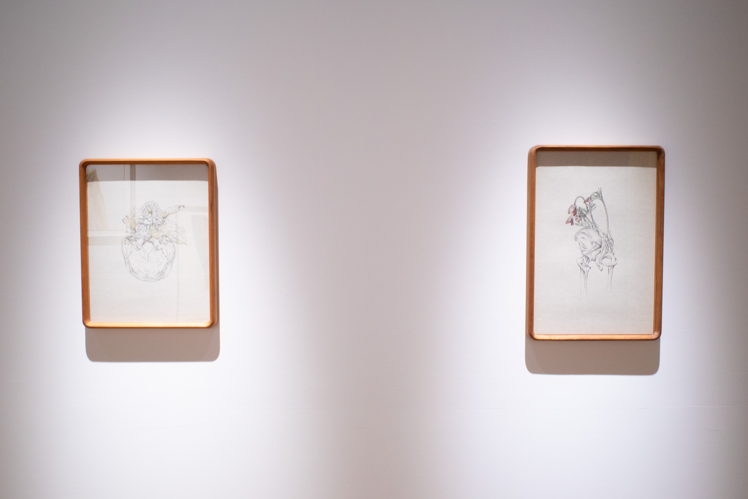 左:束芋≪flow-wer 010≫2014年 ©2019 Tabaimo右:束芋≪flow-wer 026≫2015年 ©2019 Tabaimo
