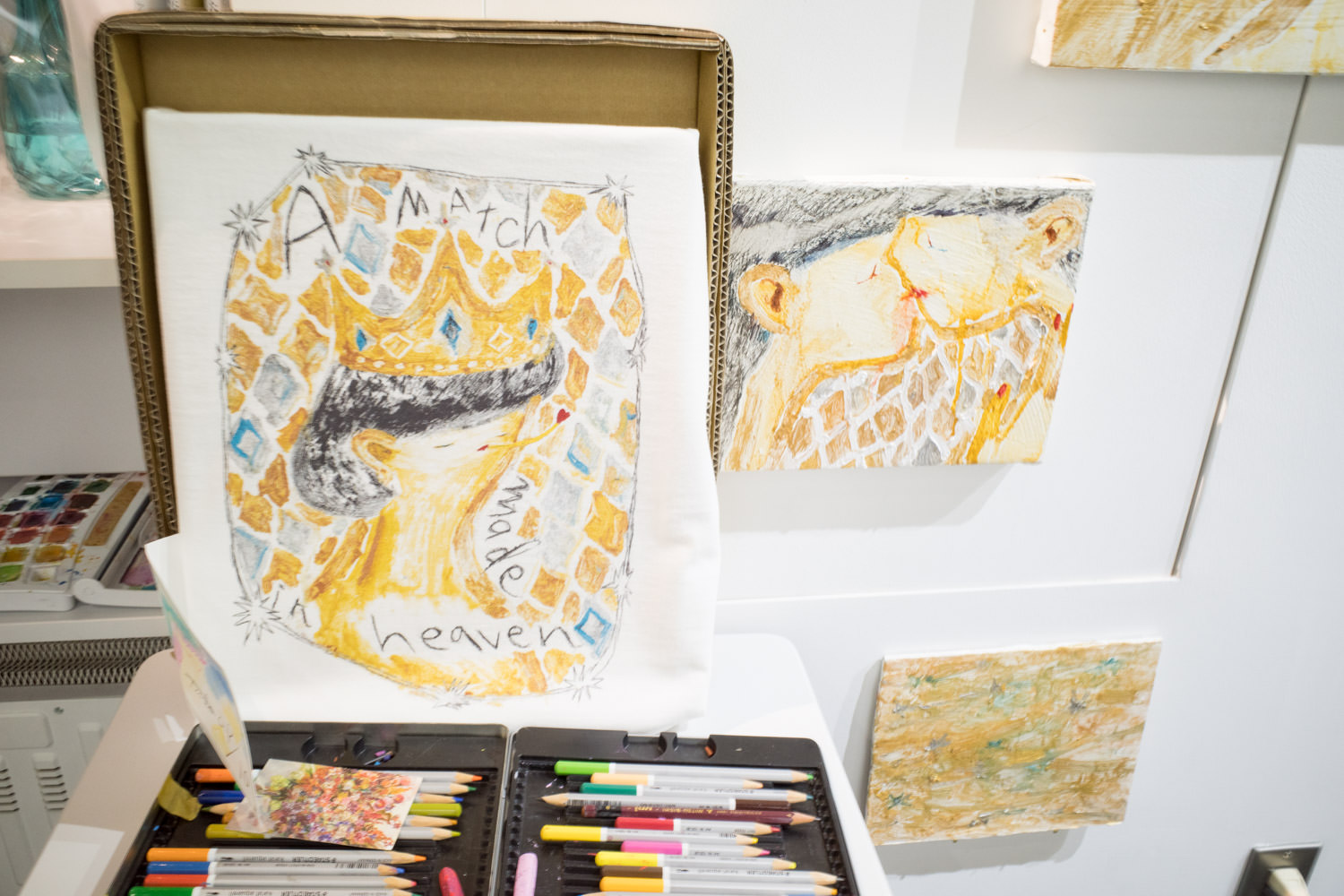 箱に入ったまま展示されていた「mm's」。1枚：15,000円(税別) ※3サイズ展開×10枚=限定30枚