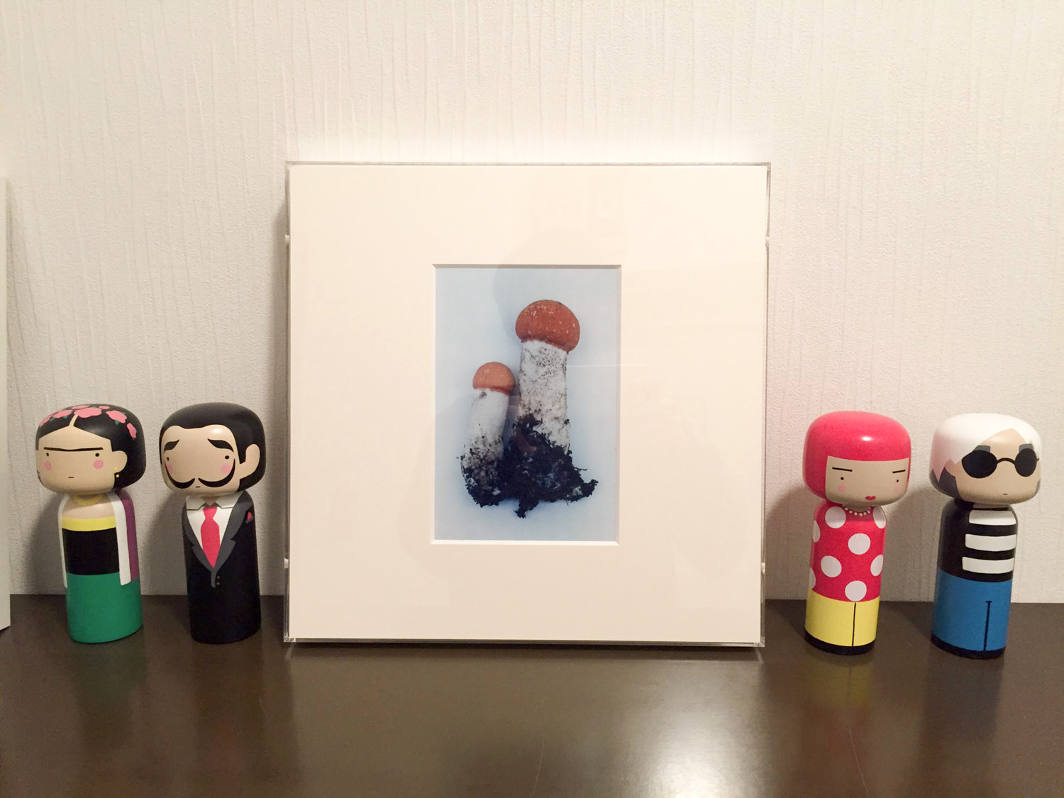 玄関からホンマタカシさんの作品≪SCANDINAVIAN 、MUSHROOM#4≫2011年がお出迎えです。