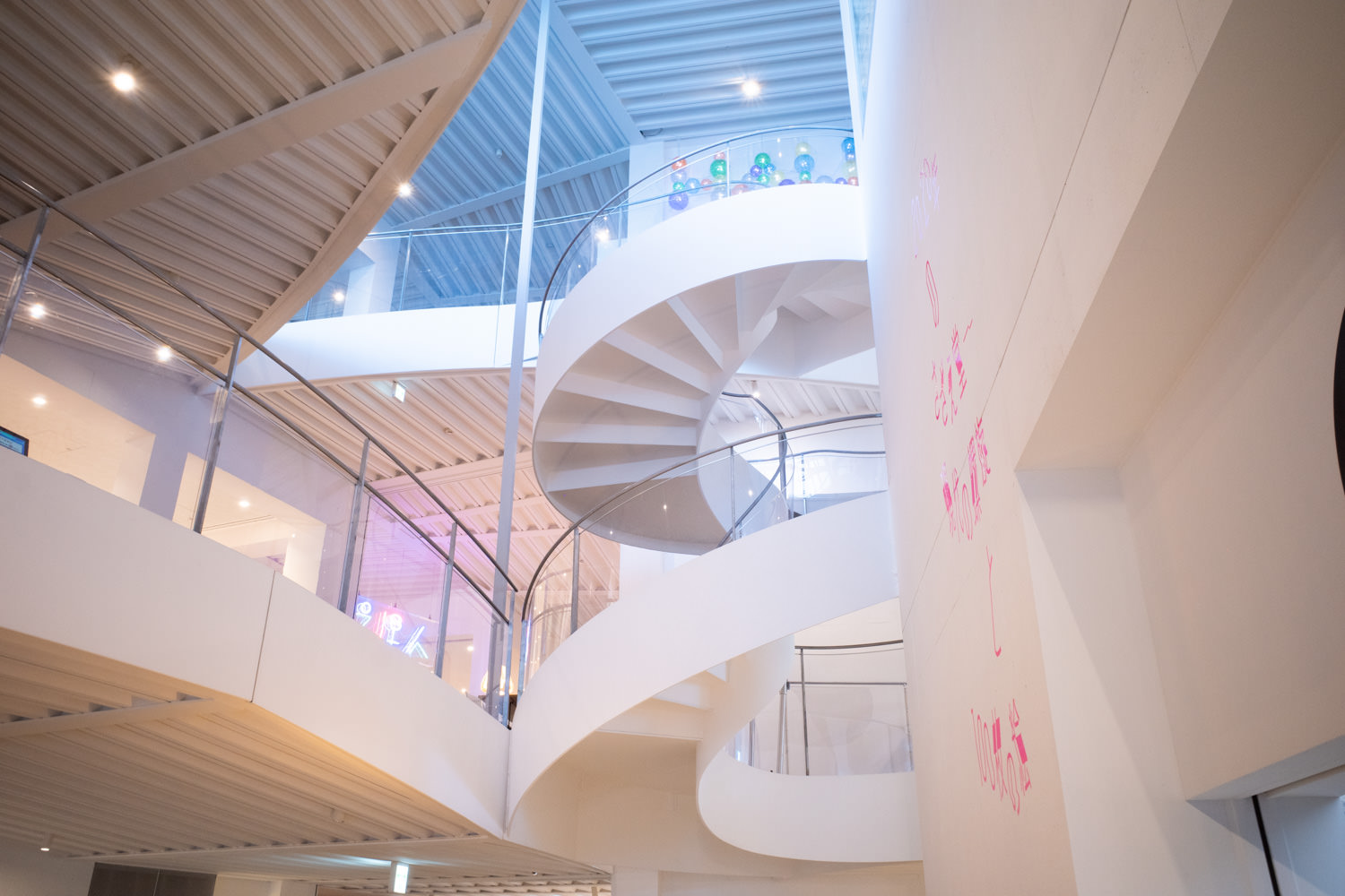 太田市美術館・図書館・館内