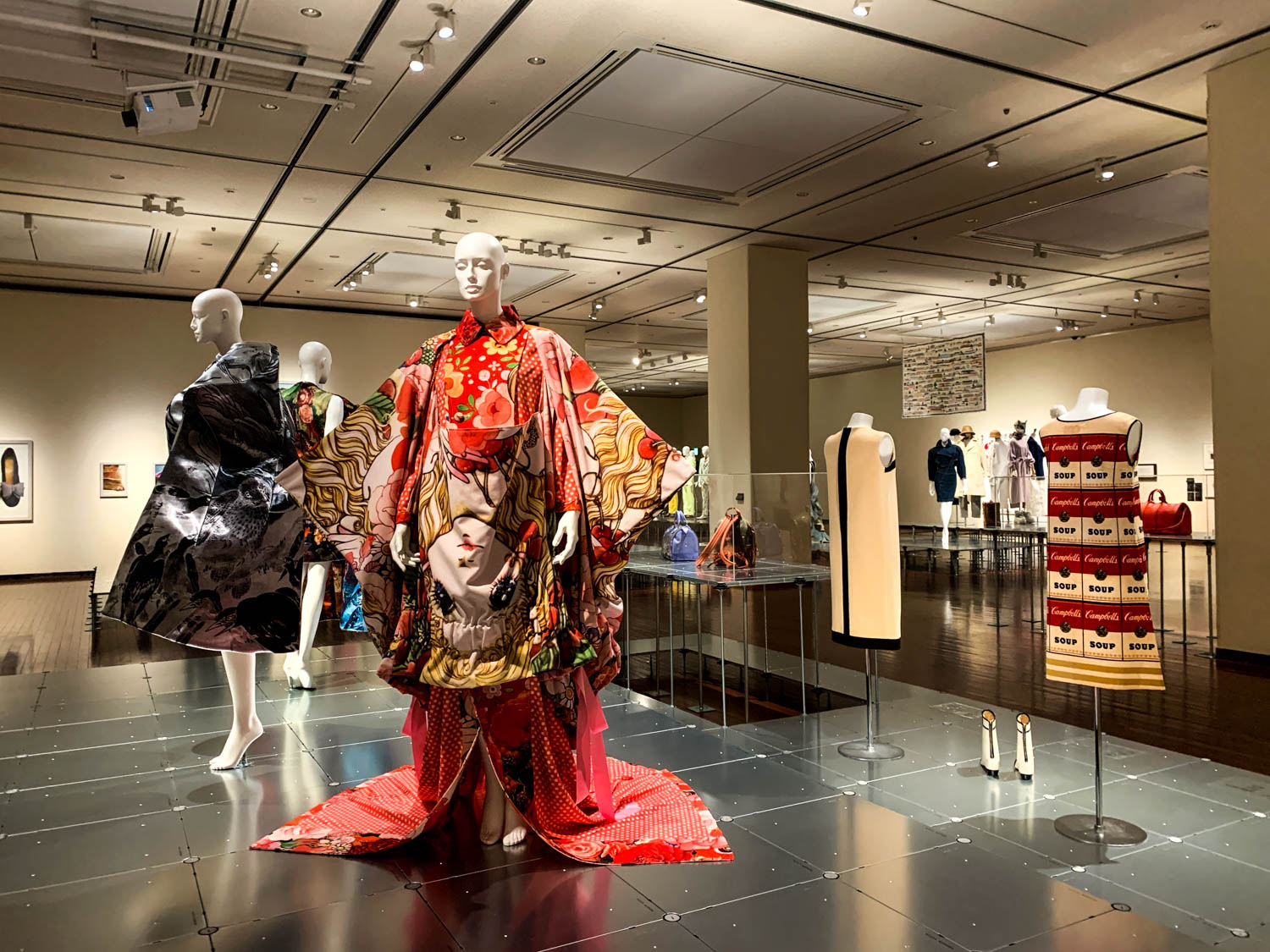 【企画展】「ドレス・コード？――着る人たちのゲーム」熊本市現代美術館