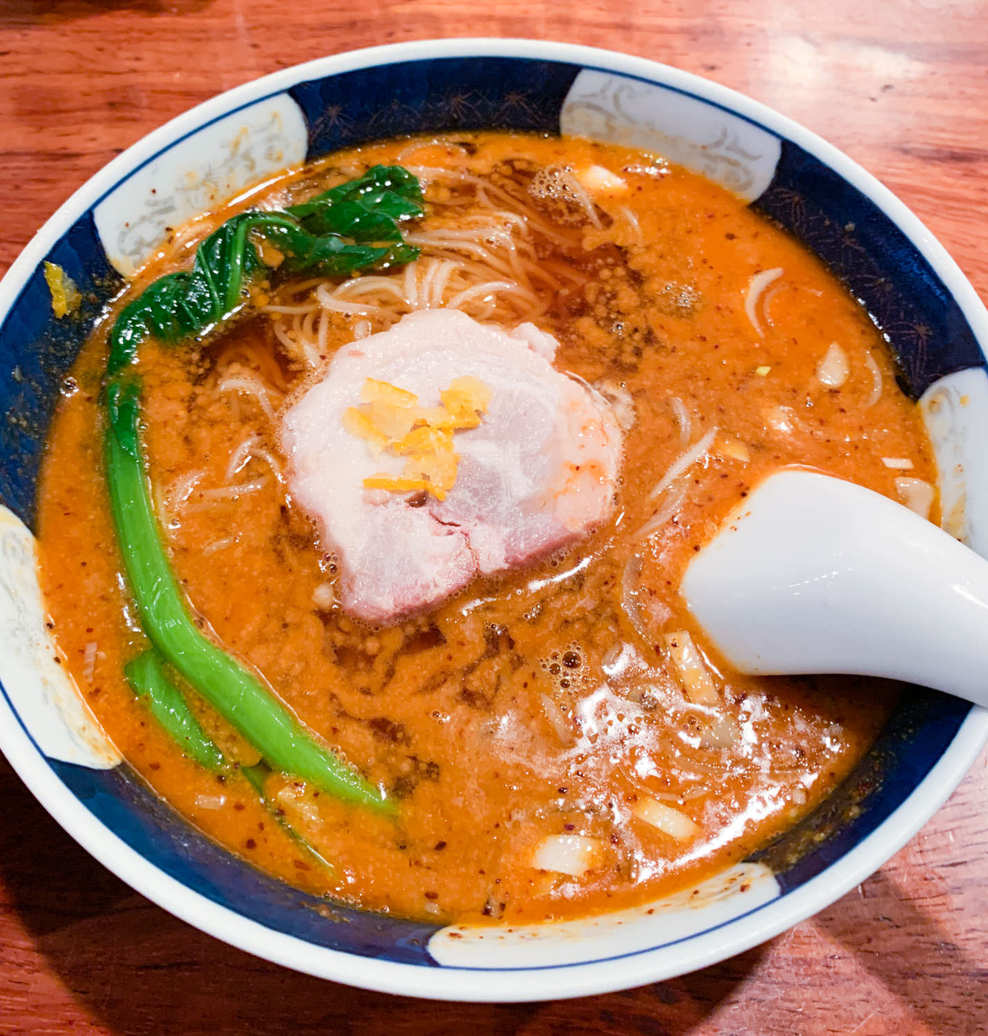 【アート＆グルメ】銀座ギャラリー巡りの味方〜やみつきの味、担々麺「はしご」（銀座）