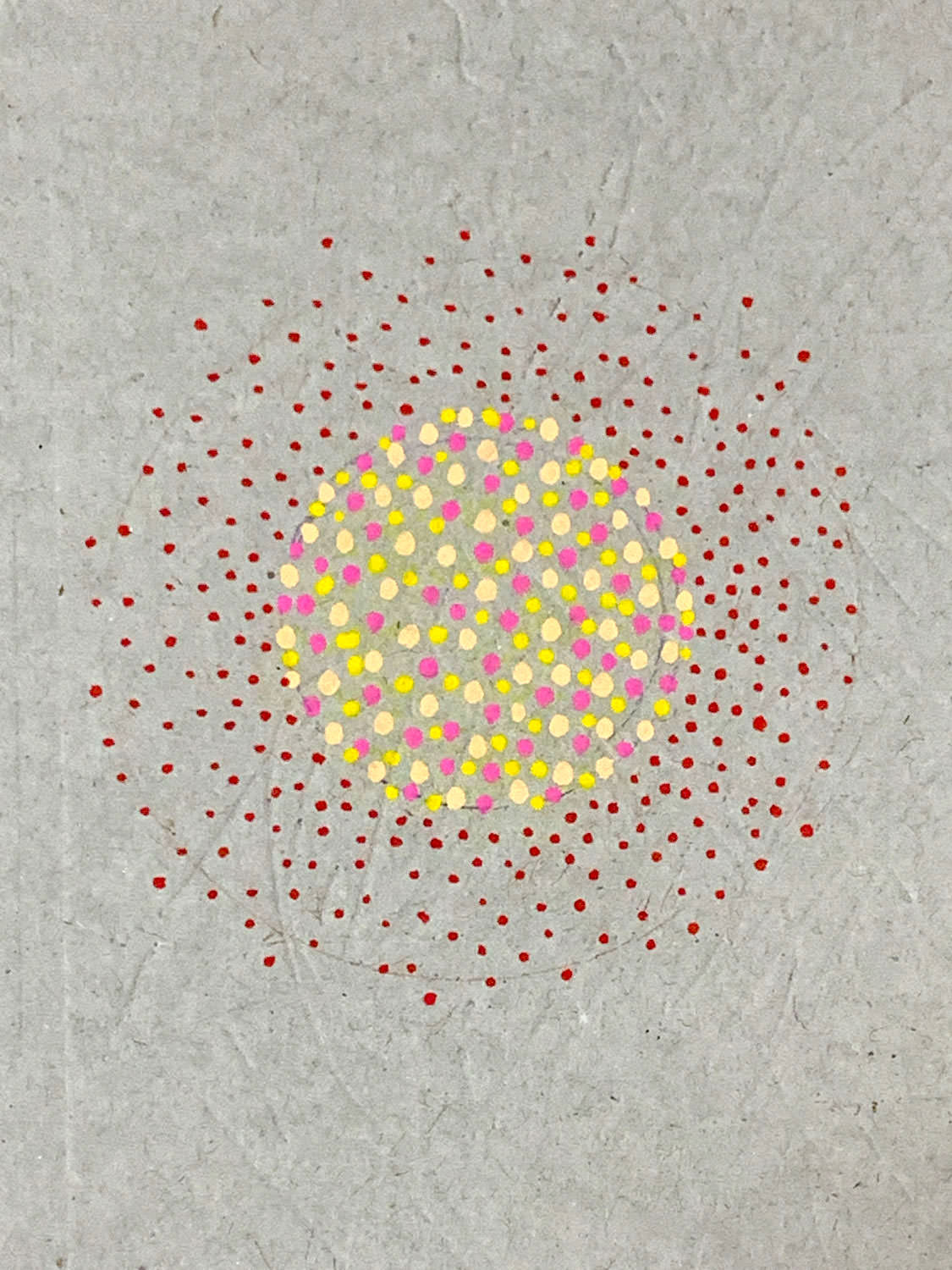 拡大してみました。草間弥生さんが描くドットペインティング風です。