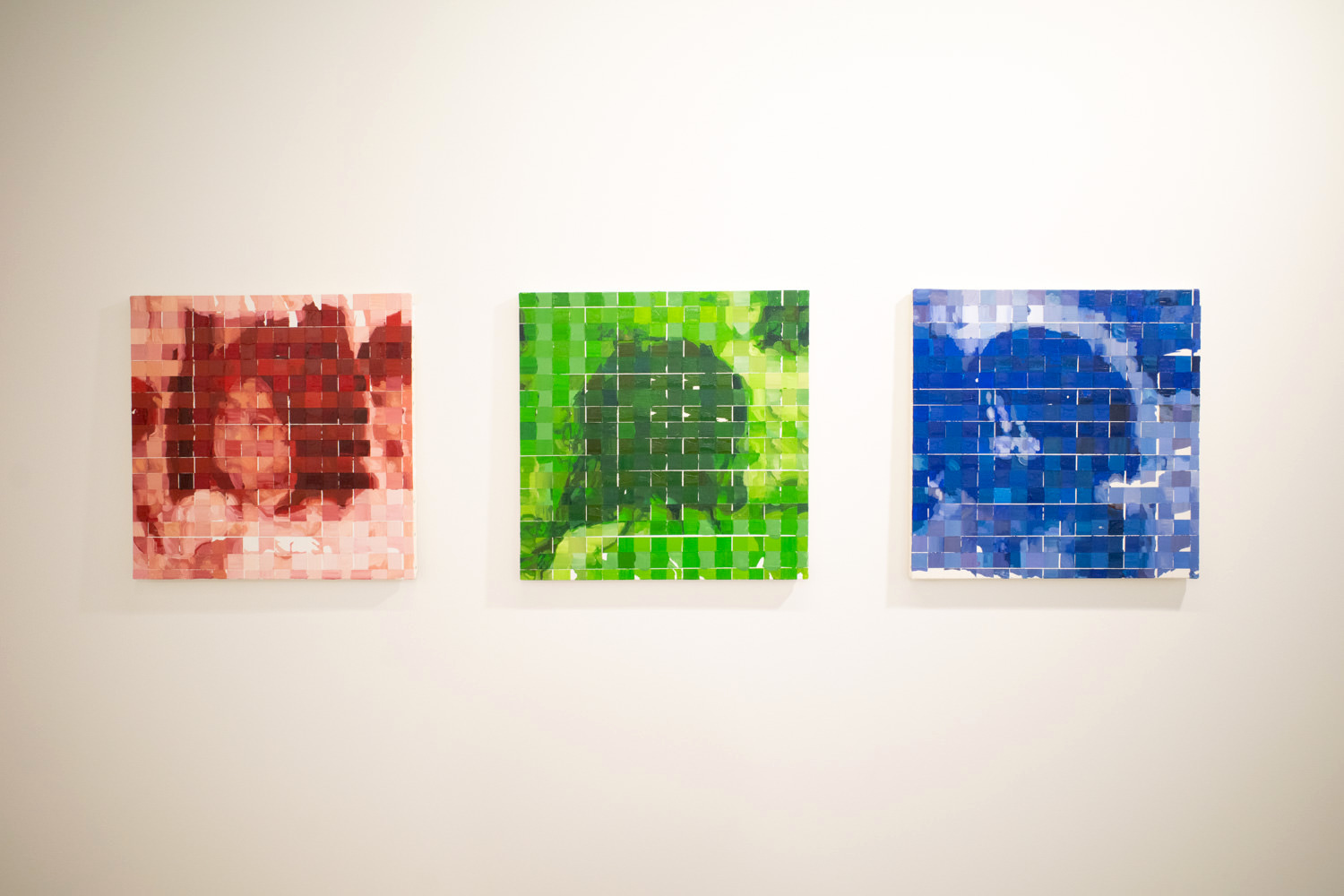 塔尾栞莉《あのこ（R,G,B）》2020年