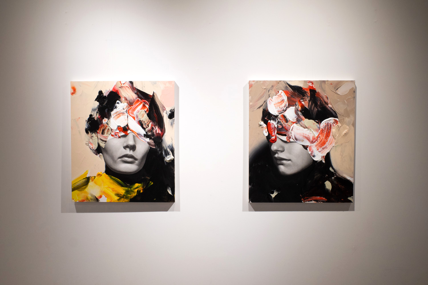 左：佐藤誠高《Star 9》pencil. acrylic. paper. wood panel 2020年 530×455mm右：佐藤誠高《Star 10》pencil. acrylic. paper. wood panel 2020年 530×…