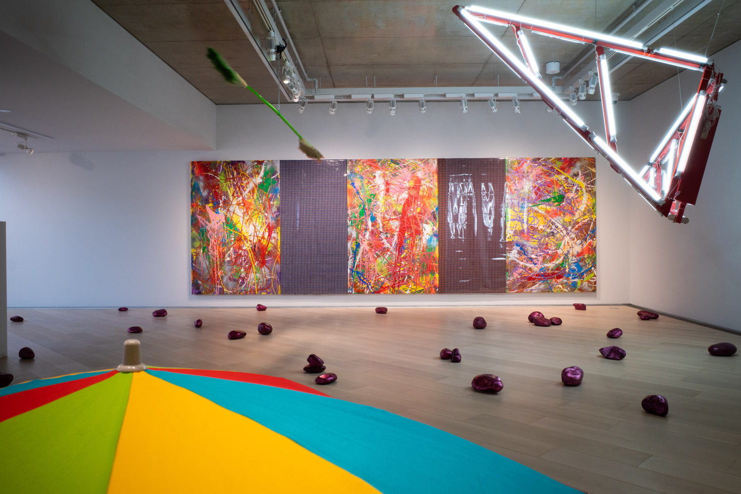 鬼頭健吾「Full Lightness」展示風景