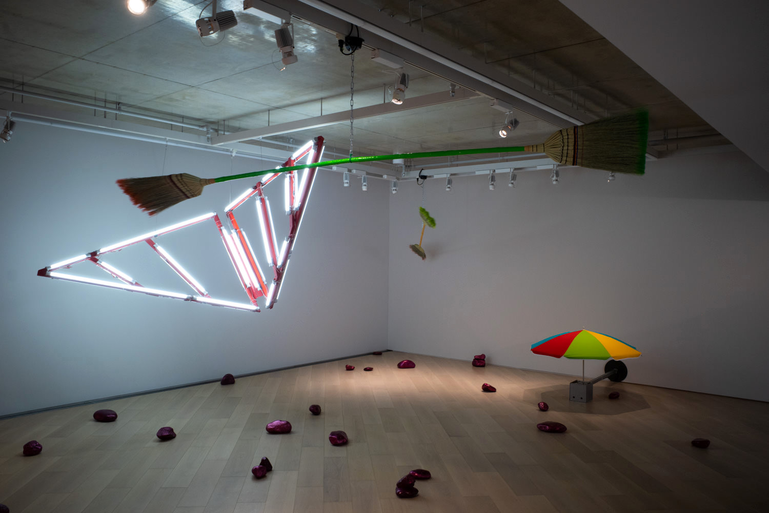鬼頭健吾「Full Lightness」展示風景