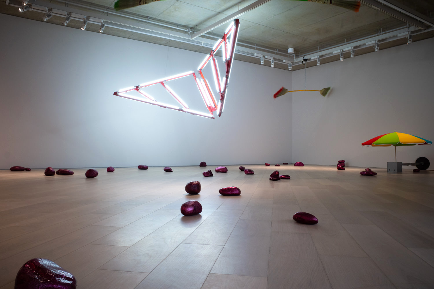 鬼頭健吾「Full Lightness」展示風景