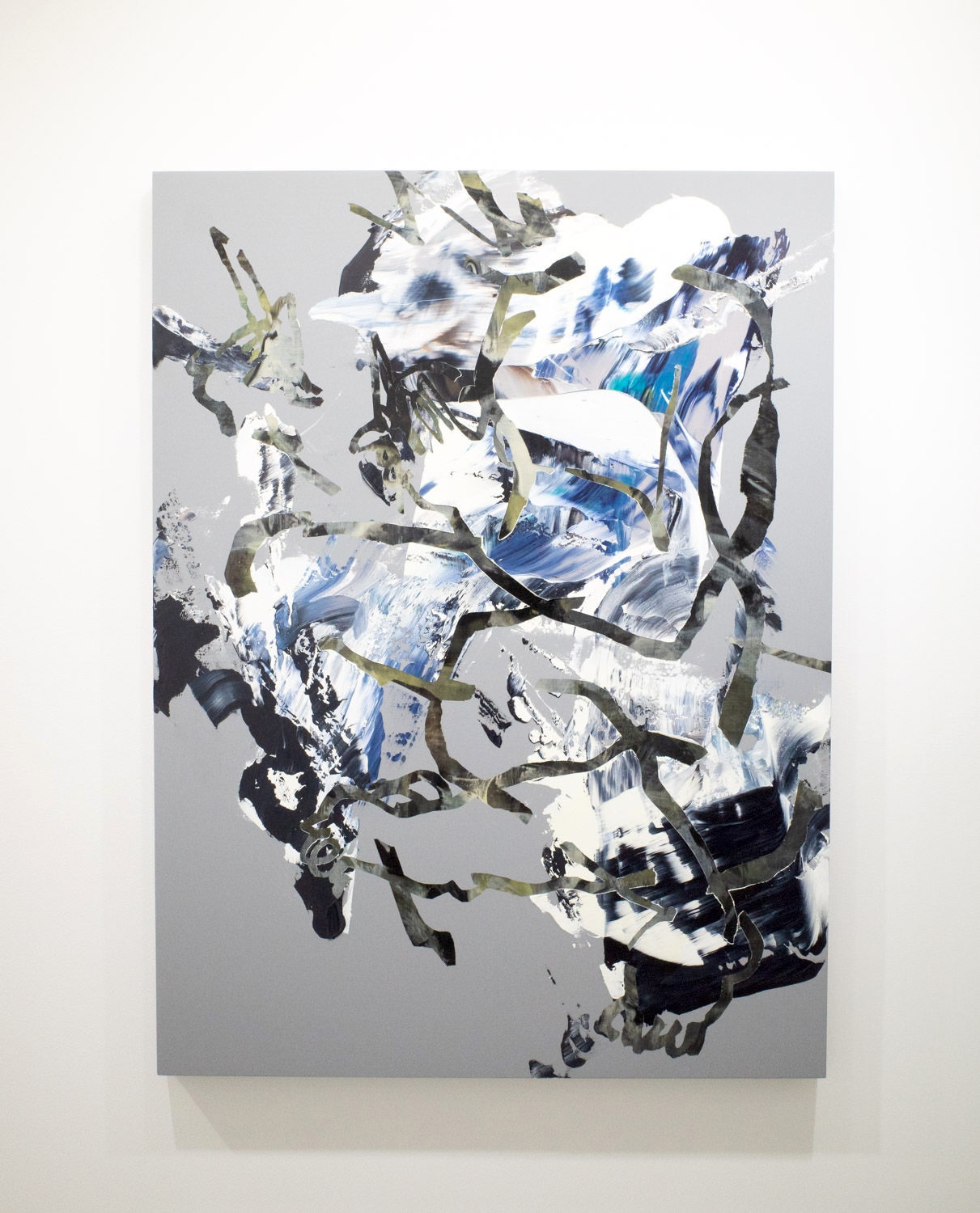大久保紗也《 Woman with knife》2020年 oil and acrylic on canvas panel 1303x970 mm