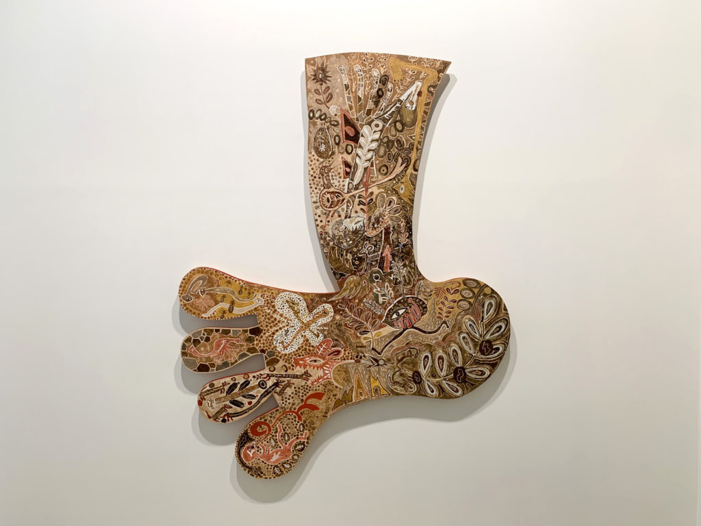 横浜美術館でも展示された作品《いのちの足音》2019年