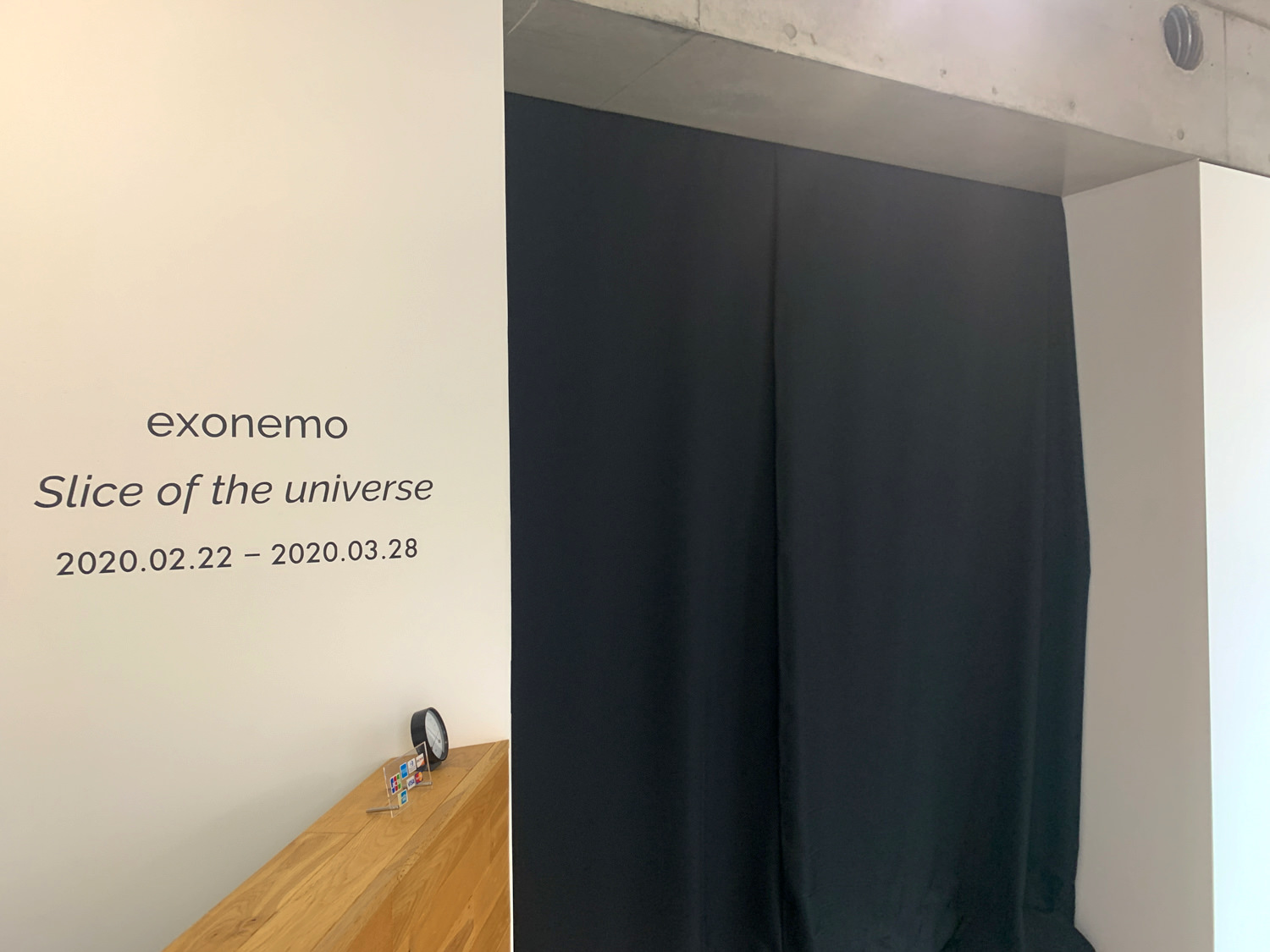 3階展示エリアは会場内Wi-Fiを使い、鑑賞者のスマートフォンと作品が連動する仕掛けが展開されました