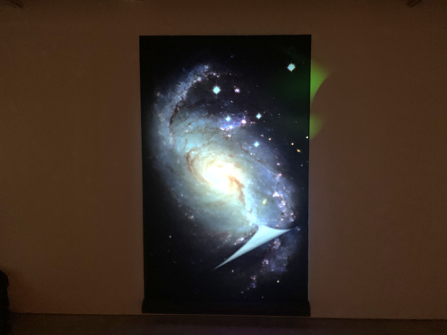 exonemo 《Slice of the Universe》 2020年 Single channel video (seamless loop), black paper Dimensions variable