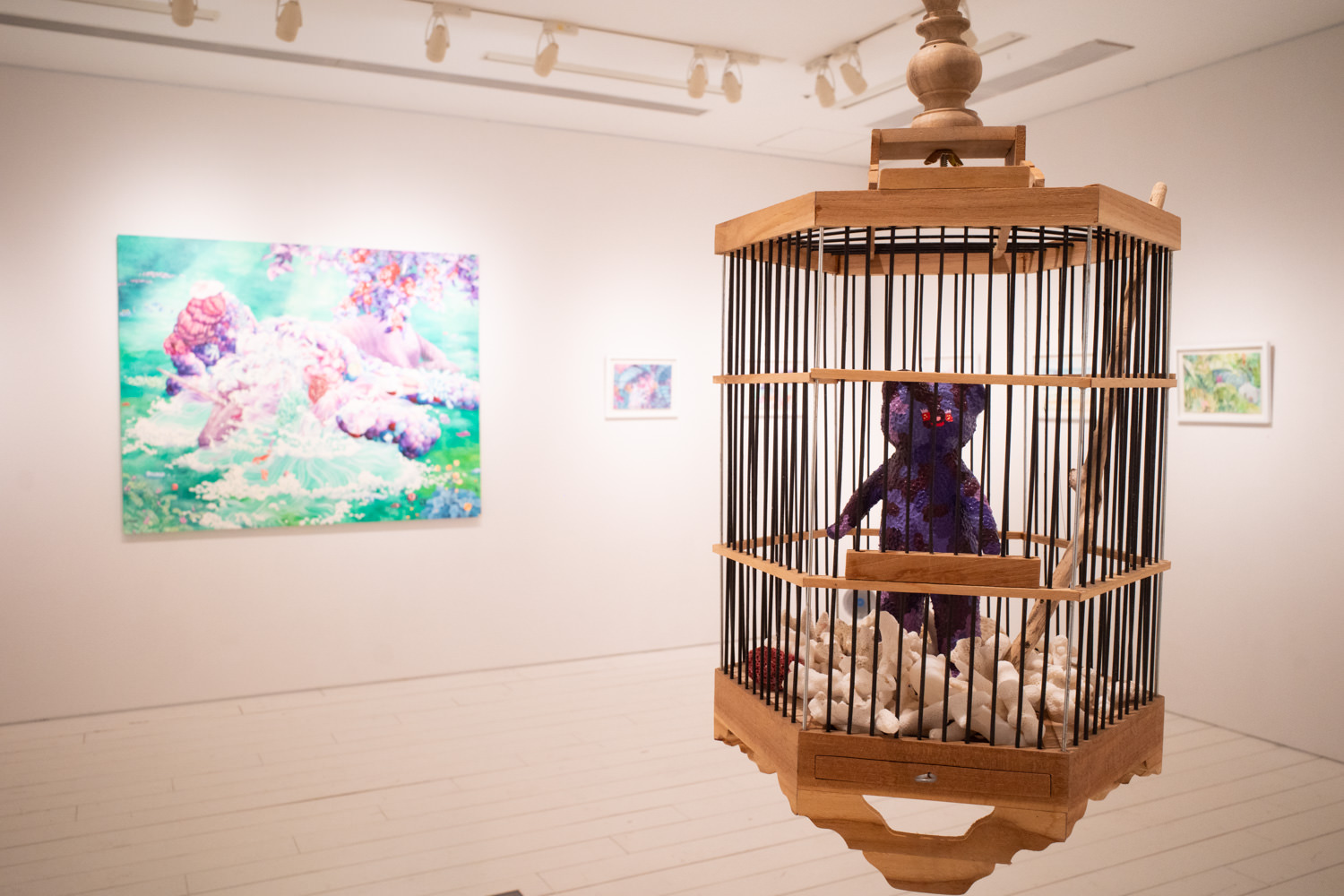 江口綾音《籠の鳥(クロツグミ) 》2020年 mixed media 53x24.5x24.5cm