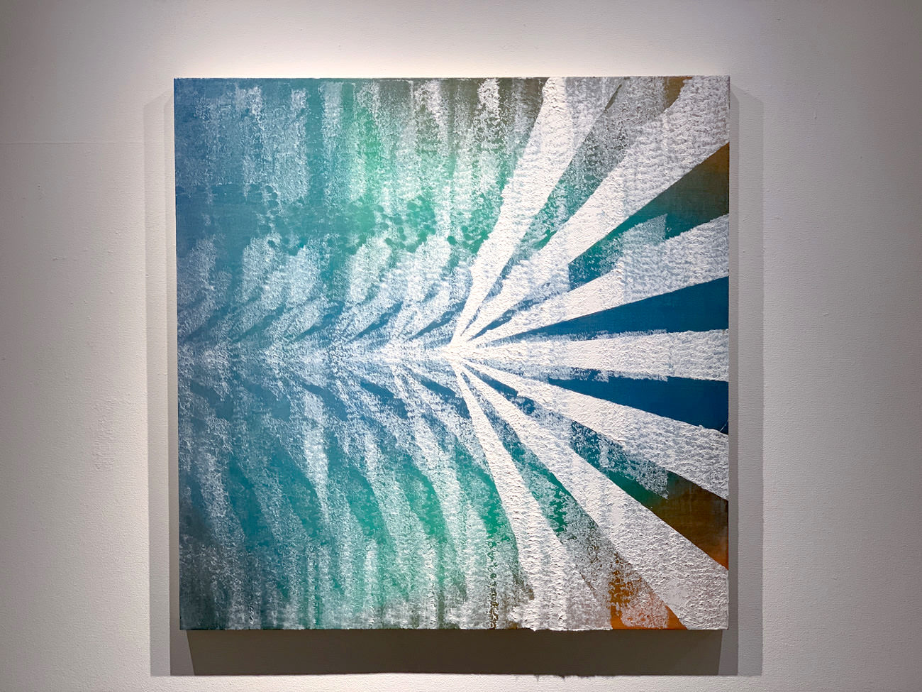 山本捷平《reiterate-radial gradation-》 2020 acrylic on linen, panel. 91x91x4cm