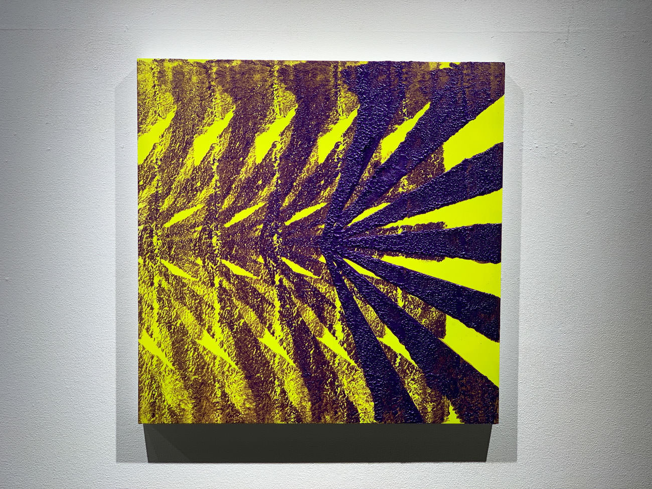 山本捷平《reiterate-radial YP-》 2020 acrylic on linen, panel. 60.6×60.6x4cm