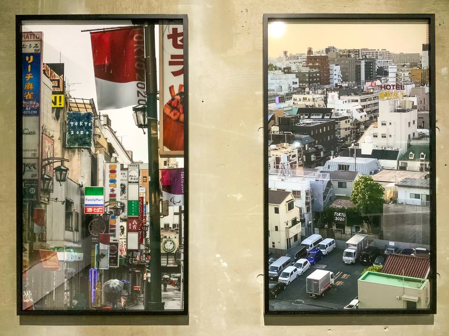左:Chim↑Pom《May, 2020, Tokyo(人間レストラン)-青写真を描く-》 ラムダプリント ED.of 5右:Chim↑Pom《May, 2020, Tokyo(新宿ホワイトハウス)-青写真を描く-》ラムダプリント ED.of 5