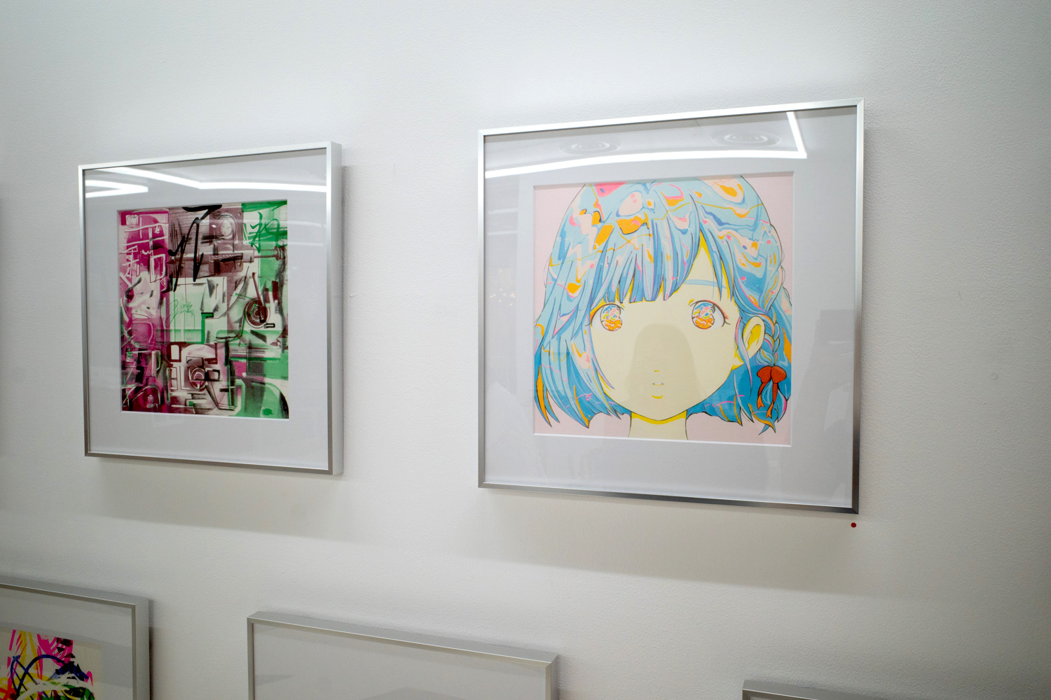 左：小林丈人《これが、人生か。これが、わしの晩年の平和というものかね》2020年 右：愛☆まどんな《彼女の顔が思い出せない》シリーズより コミックス白亜の表紙絵 2020年