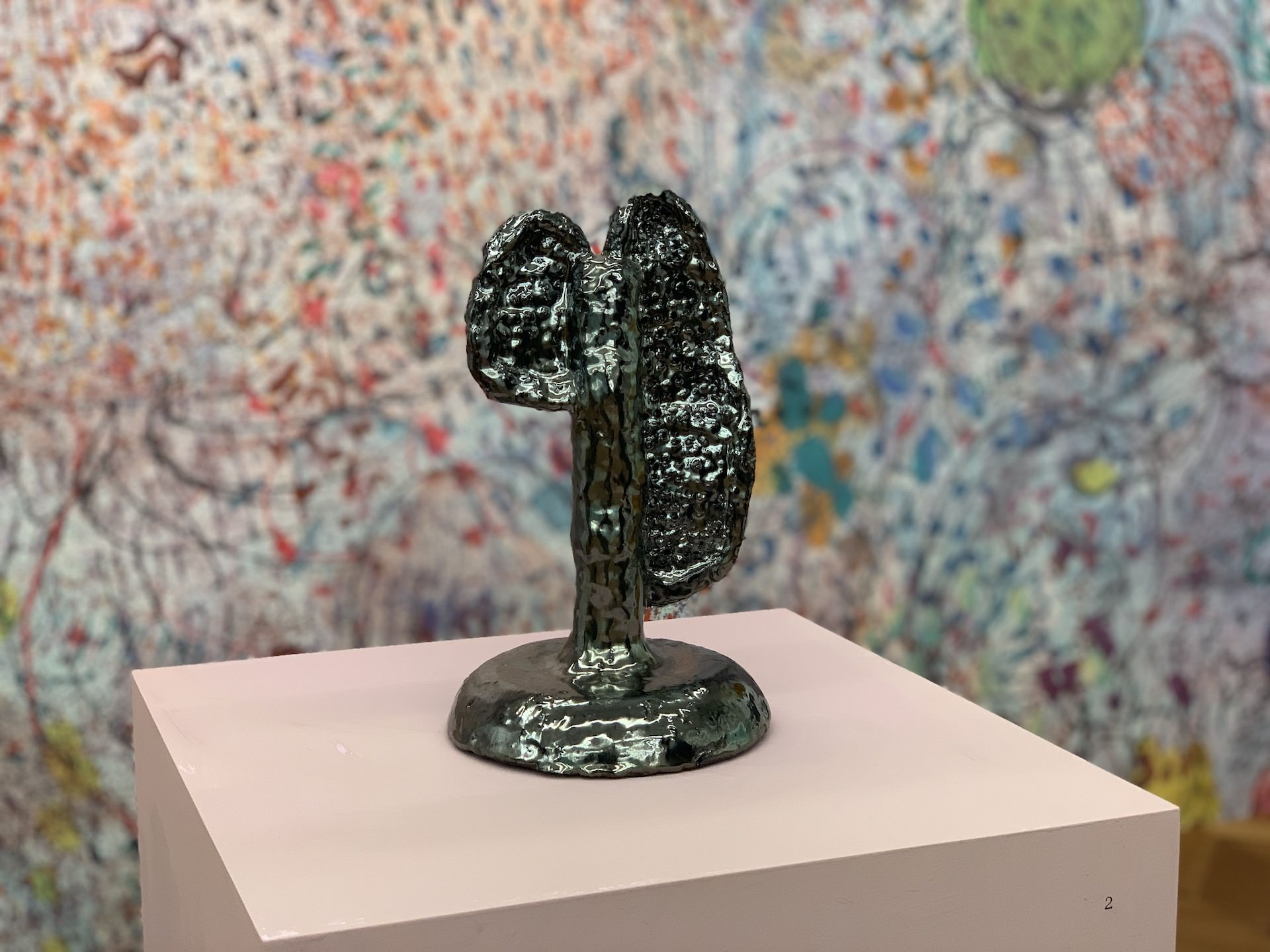 梅津庸一《花粉濾し器》陶器 2019~2020年