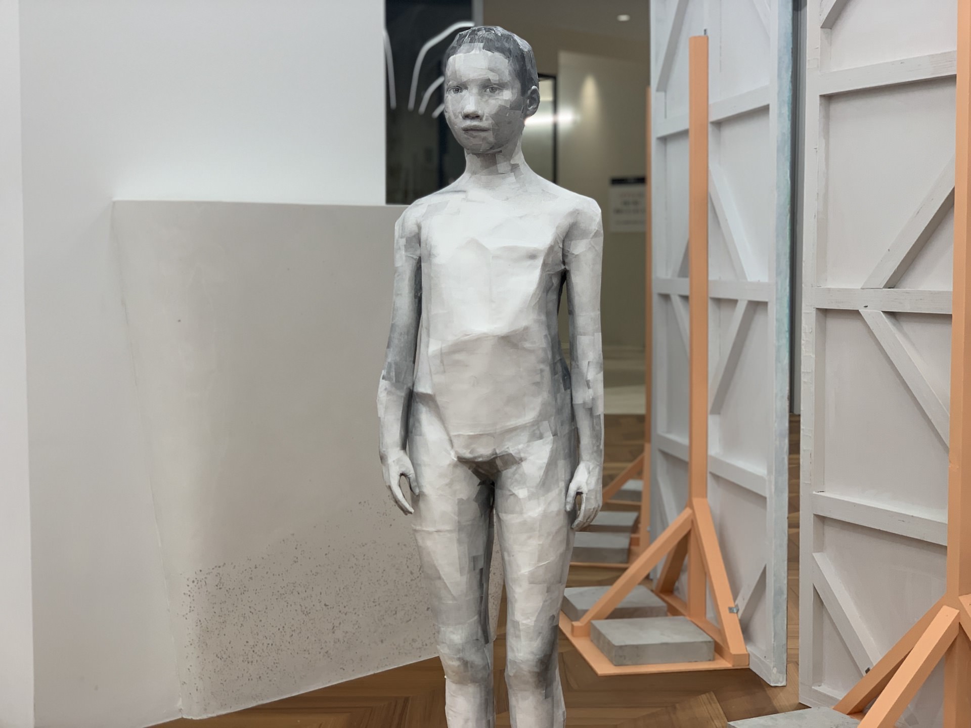 播磨みどり《少女》2011年