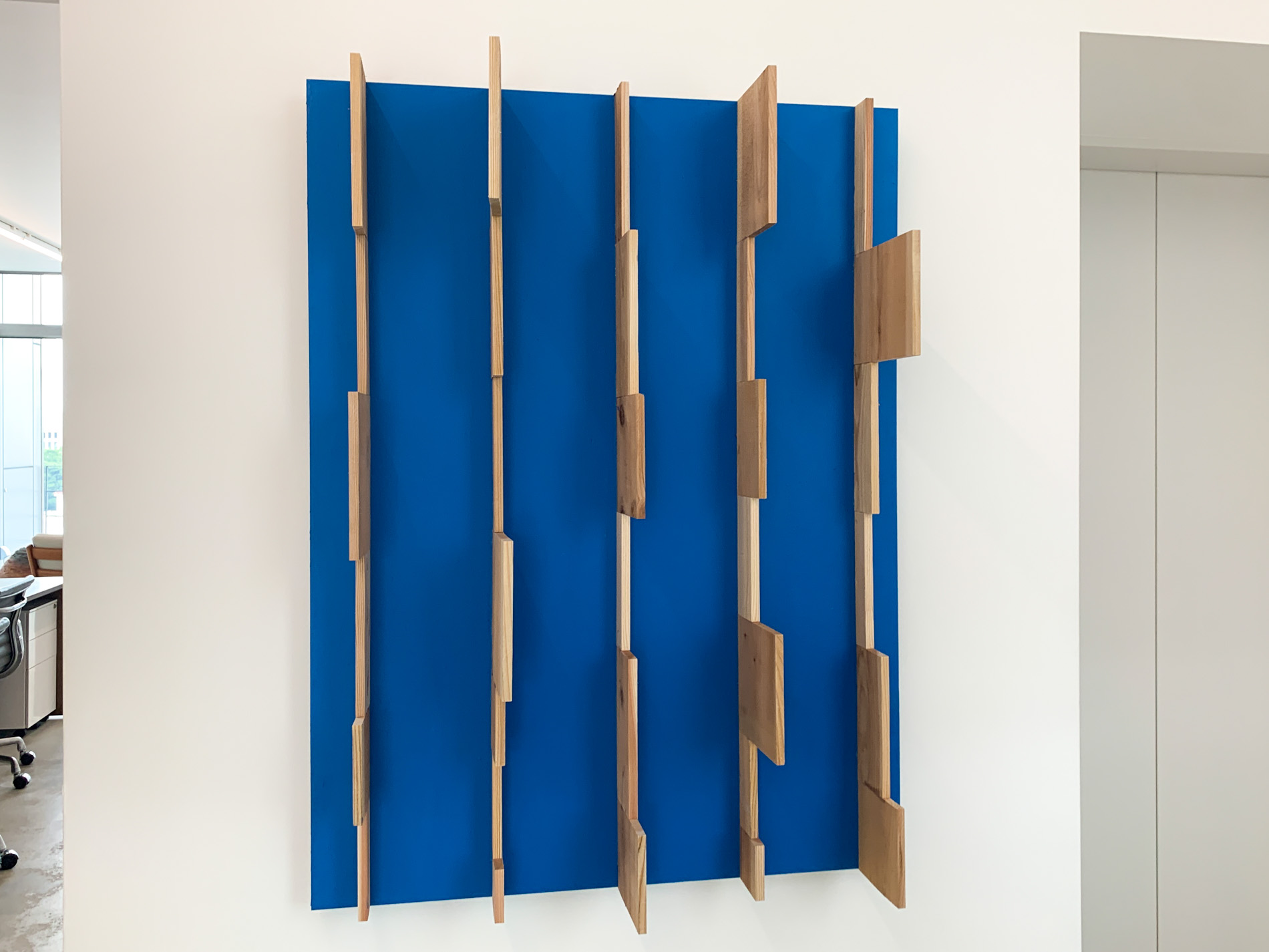 菅木志雄《 Intervals of Existence Arising》 2020 Acrylic and varnish on wood 120x90x28cm