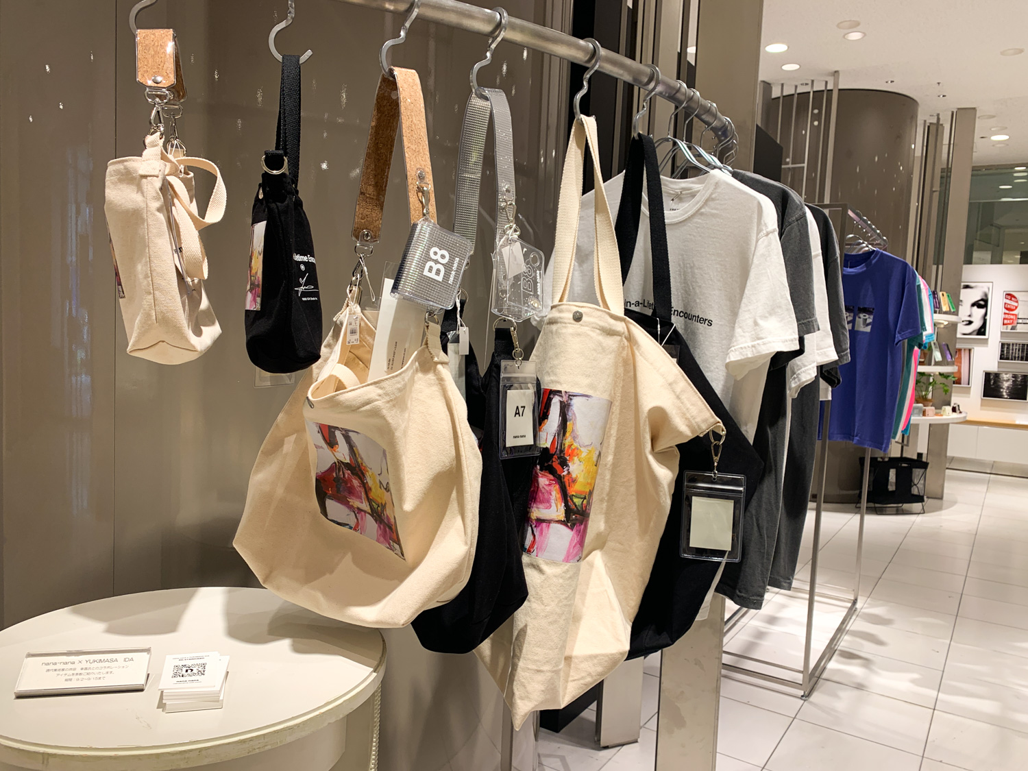 伊勢丹新宿店1階の販売コーナー風景