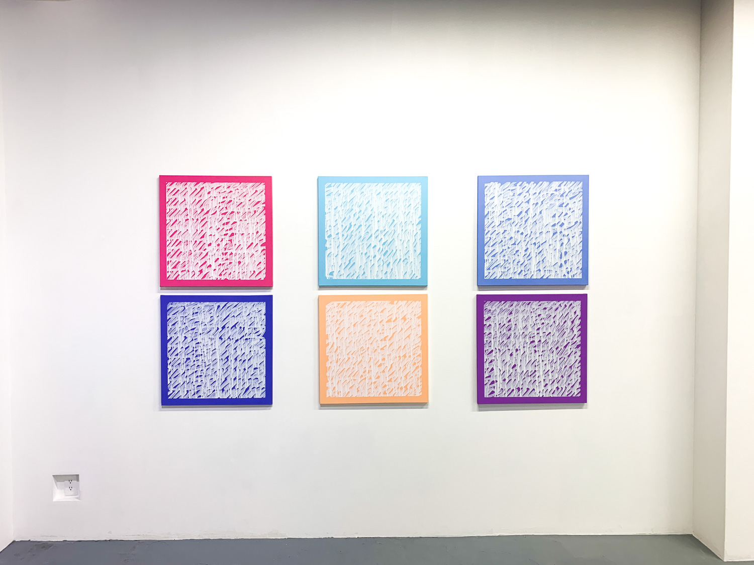 作品名（＝描かれた文字）〜左上《A trail of petals》中央上《Sound of water》右上《Spring sky》左下《The Beginning》中央下《A time to shine》右下《Delicate flower》各…