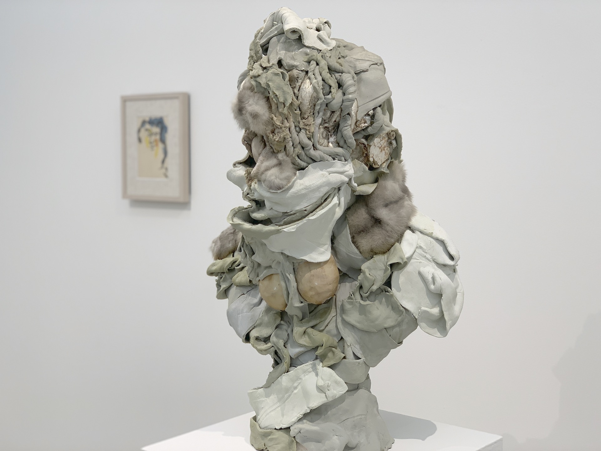 Diego Singh ディエゴ・シン drastic pursuits (one eye left) 2007 resin, clay, silver, fake fur, wood 241.3 x 38.1 x 38.1 cm