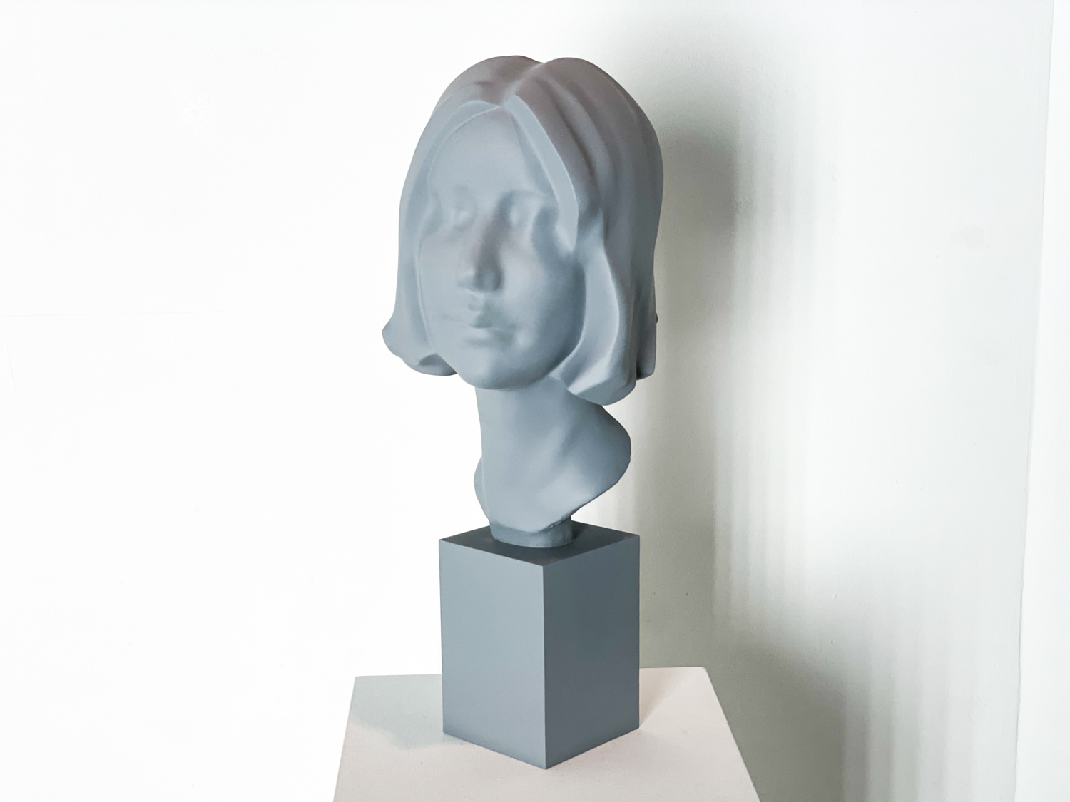 菅原玄奨《stranger portrait #3》 2020 FRP, wood H430×W160×D200mm