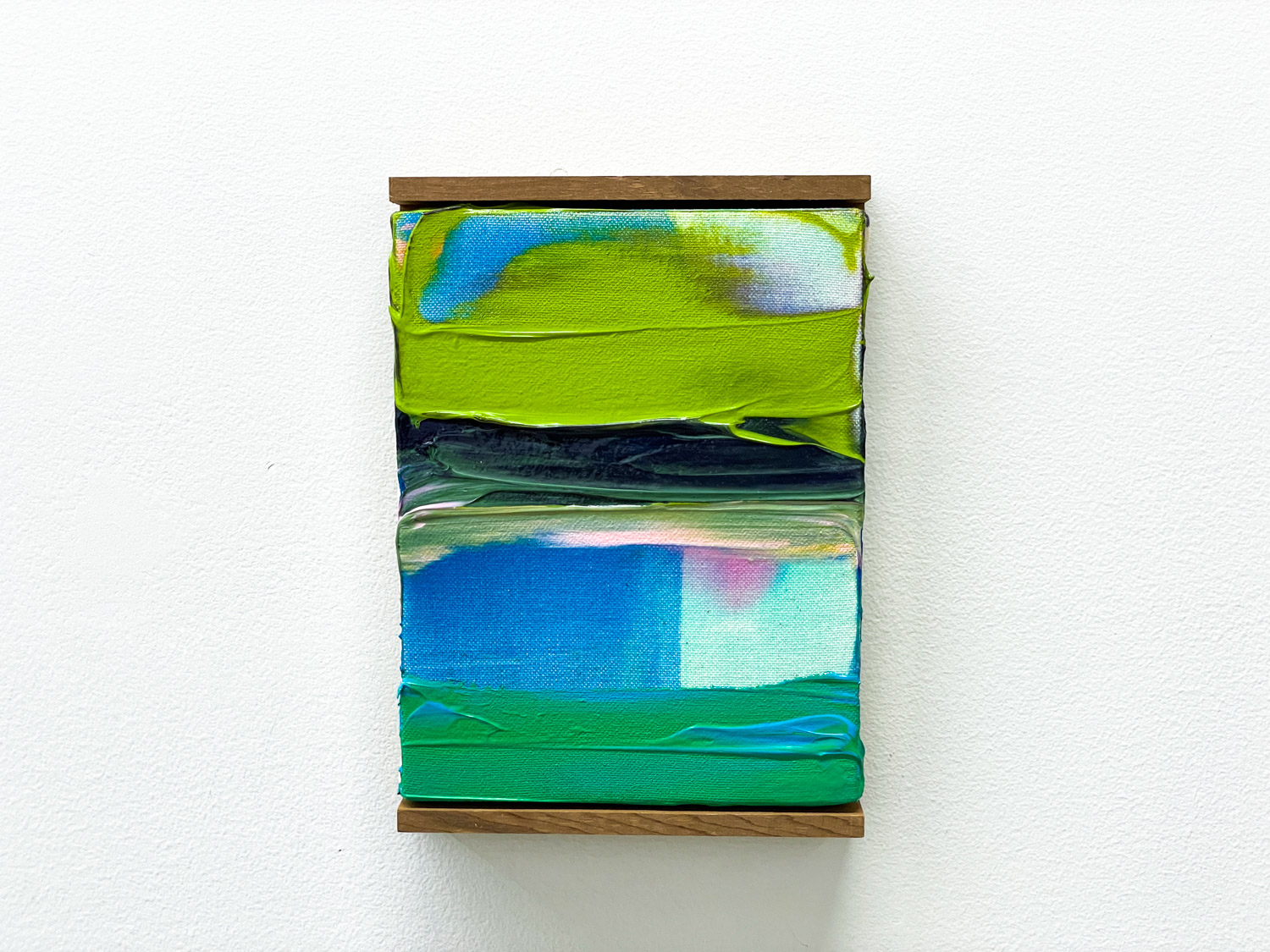 岡﨑乾二郎《す. 水天彷彿/ The place where metals are produced》 2015-2020 Acrylic on canvas 20x14.3 x3.0 cm Set of 10 From left the righ…
