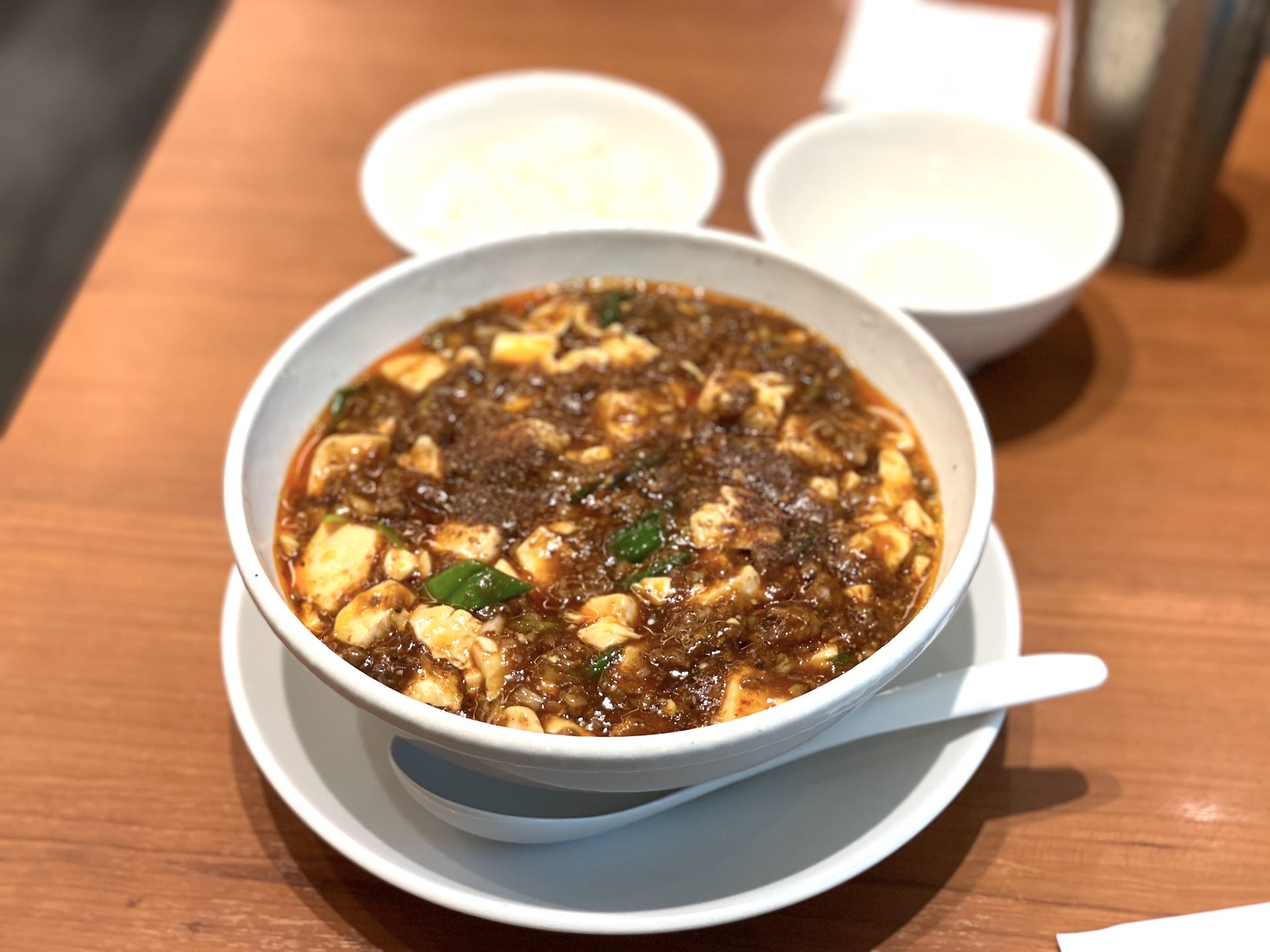 【アート&グルメ】表参道ギャラリー移動の中心地〜至極のマーボー麺「蝋燭屋表参道ヒルズ店」のクオリティ