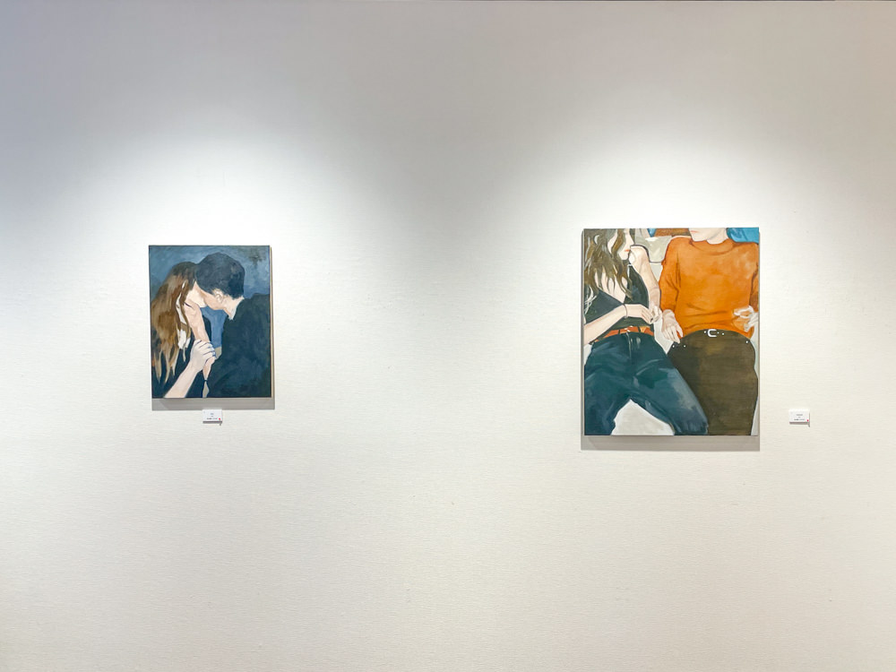 展示風景より〜右：長島伊織《Untitled》F20