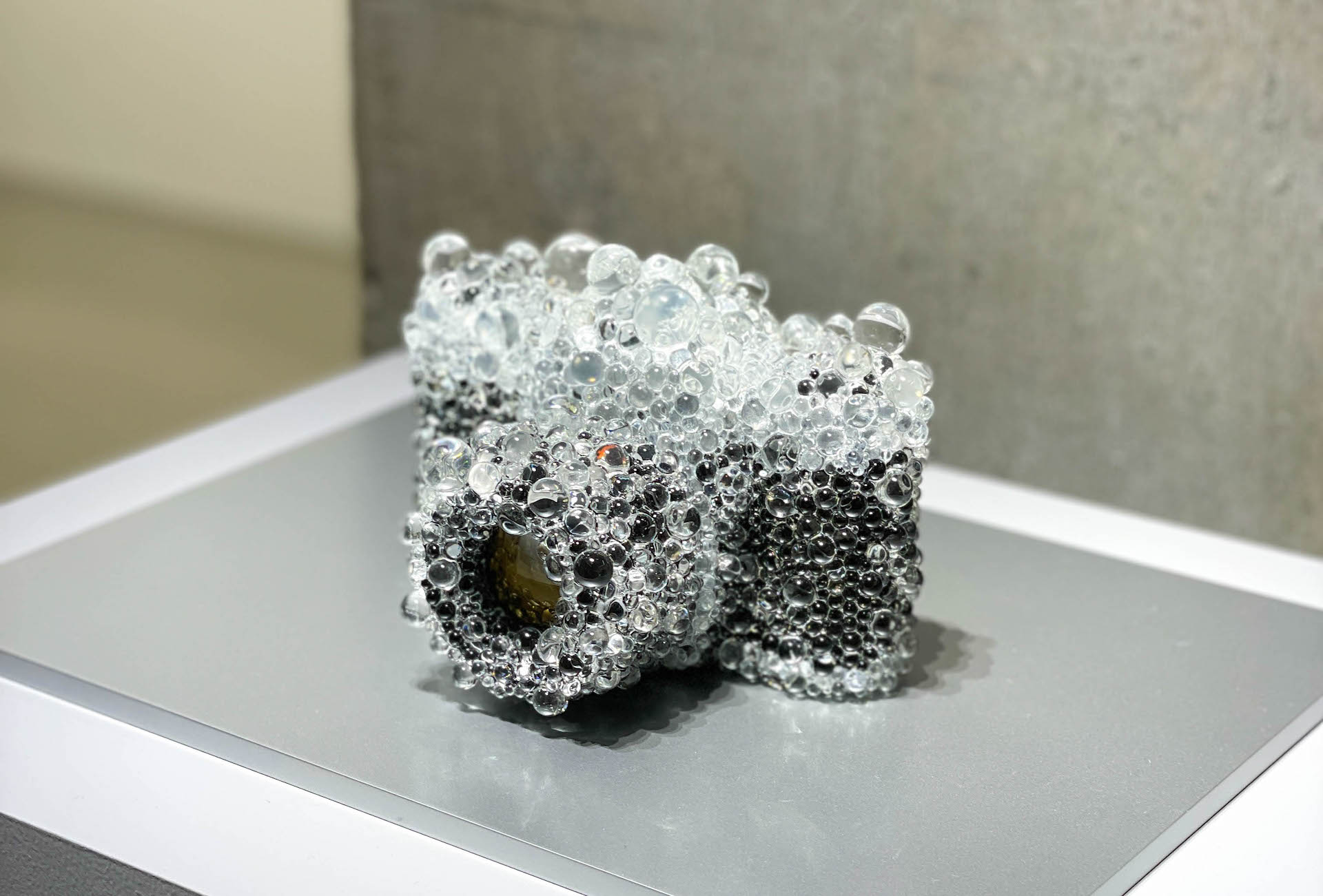 【個展】新作写真とPixCell新シリーズ展開〜名和晃平「MOMENT」SCAI PARK