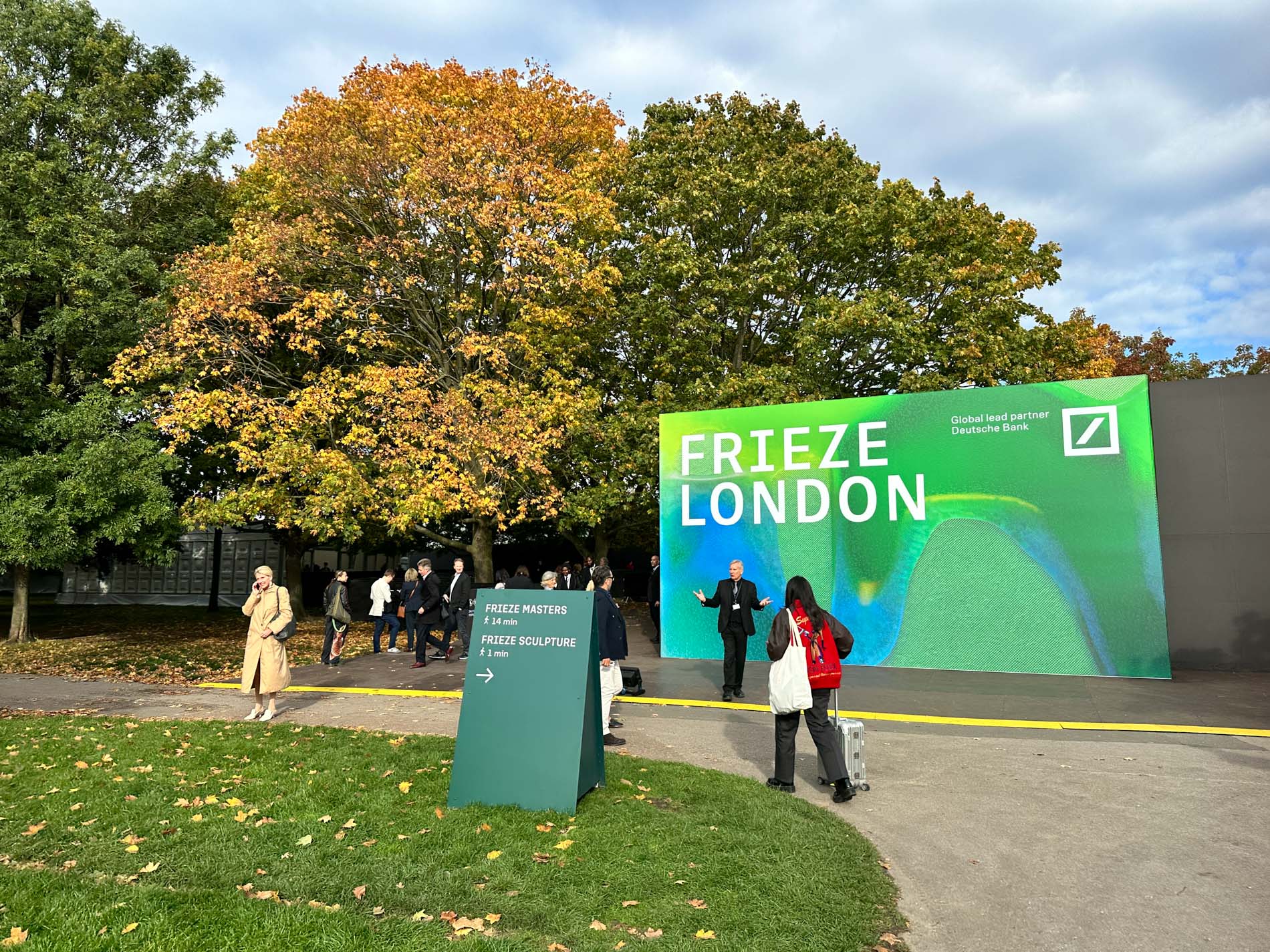 Frieze London初日VIPの1時間ほど前につきました。