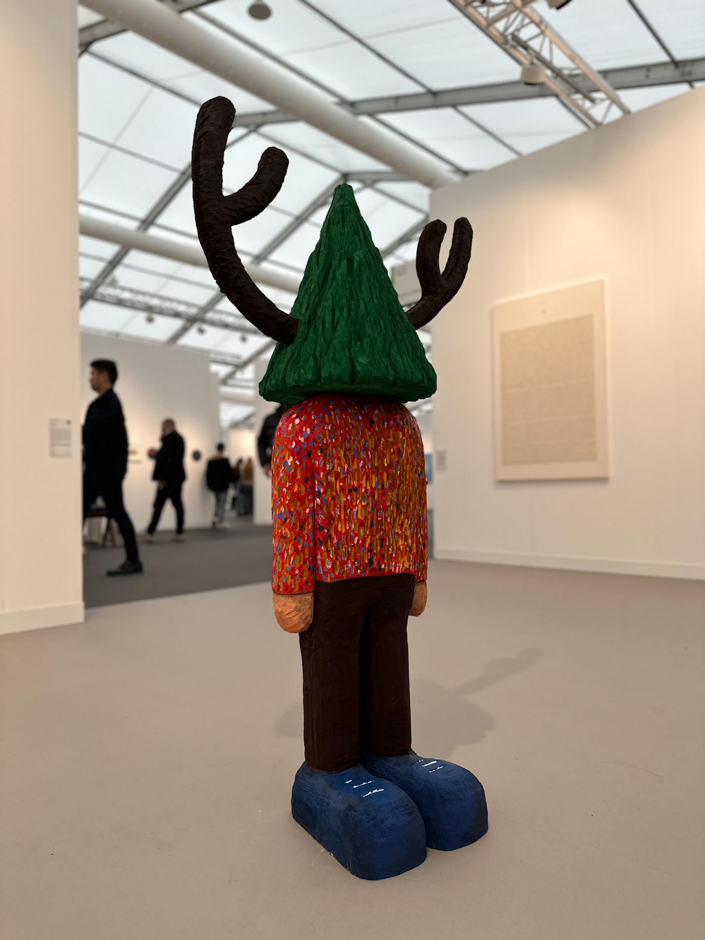 初日には無かった平子雄一さんの彫刻作品