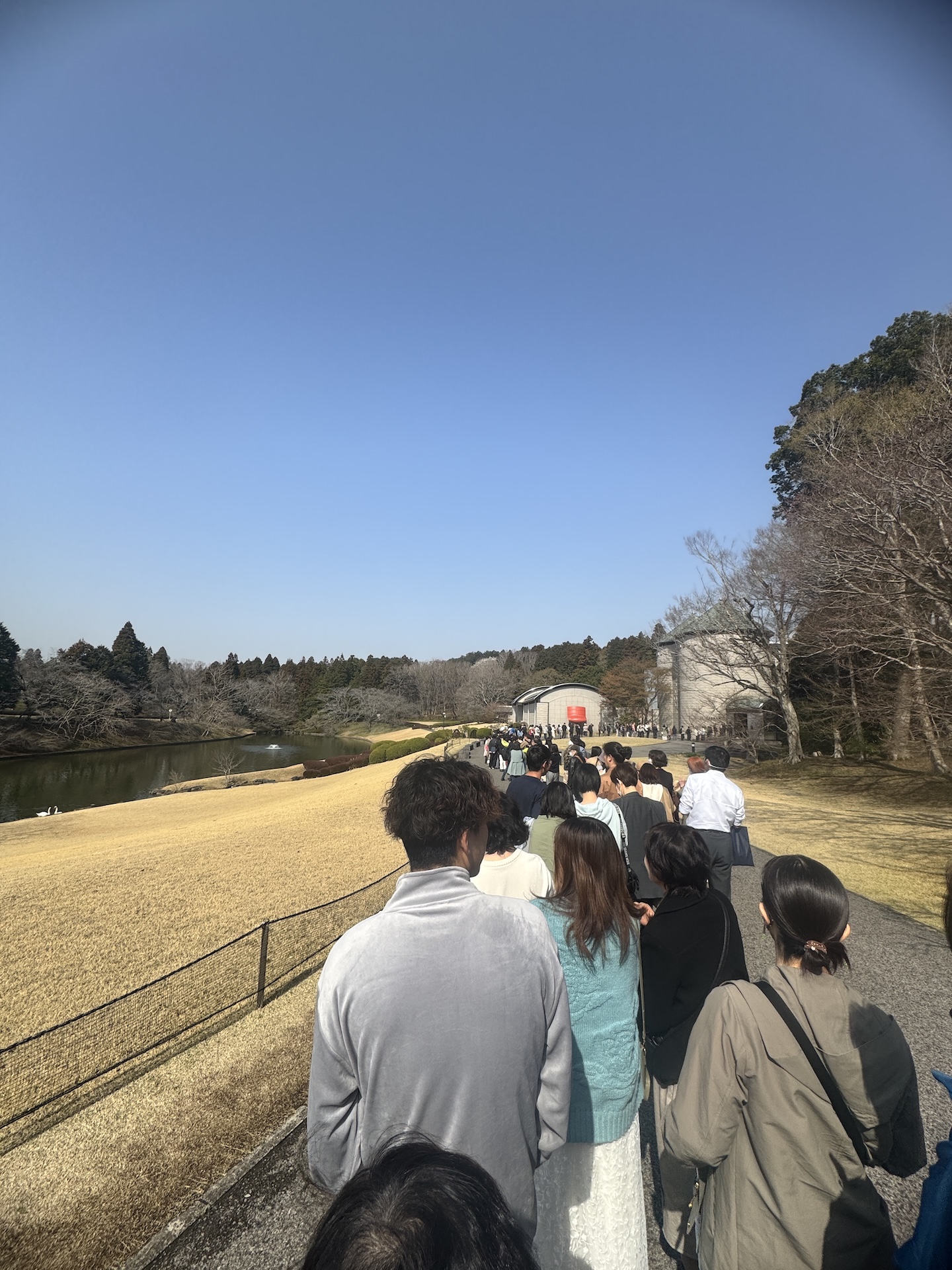 開館10分前の行列