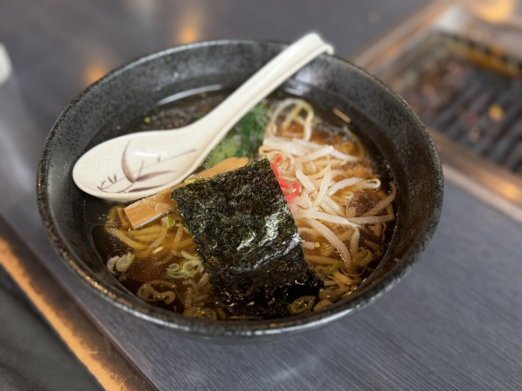 醤油ラーメン。670円のハイコスパ。手打ち麺とスープが美味しいです。